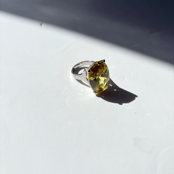 Noir NYC giant gemstone ring - Picture 4 of 4